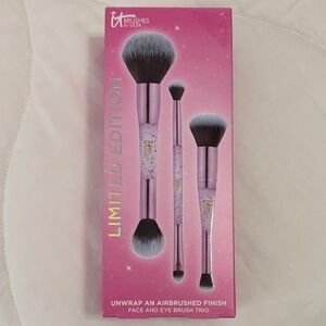 It Cosmetics Pink Face and Eye Brush Trio